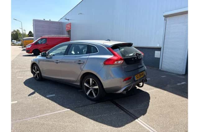 Volvo V40 (2018) thumbnail 2