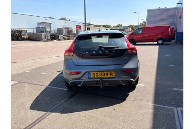 Volvo V40 (2018) thumbnail 3