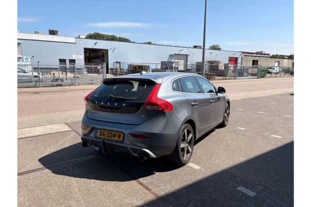 Volvo V40 (2018) thumbnail 4