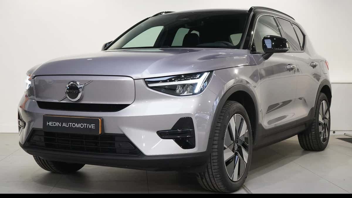 Volvo EX40 (2026) — foto 1