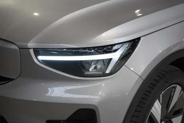 Volvo EX40 (2026) thumbnail 4