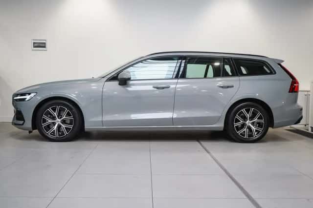 Volvo V60 (2023) thumbnail 3