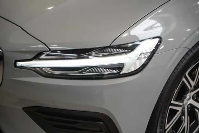 Volvo V60 (2023) thumbnail 4
