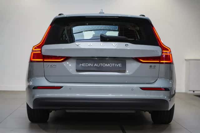Volvo V60 (2023) thumbnail 5