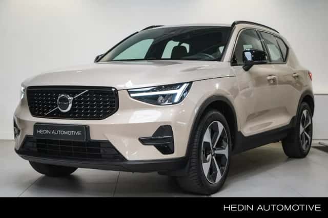 Volvo XC40 (2025) thumbnail 1