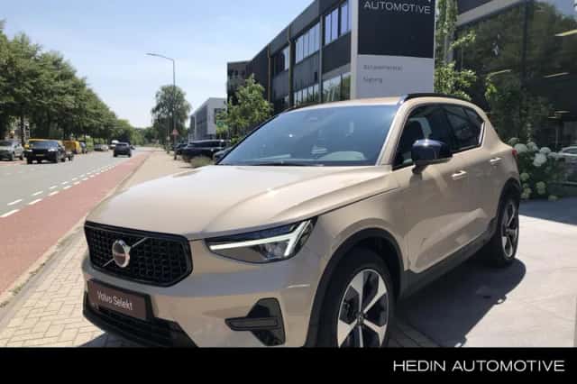 Volvo XC40 (2025) thumbnail 1