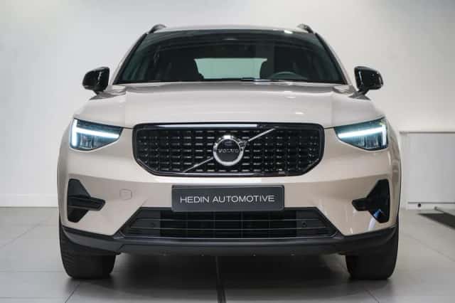 Volvo XC40 (2025) thumbnail 2