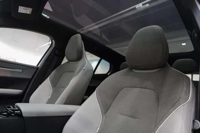 Volvo EX30 (2025) thumbnail 14