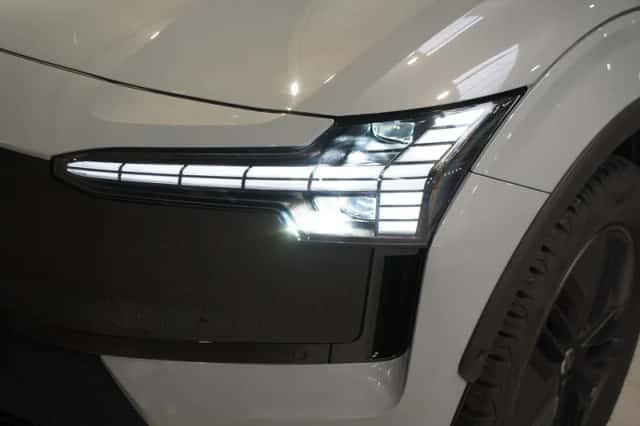 Volvo EX30 (2025) thumbnail 4