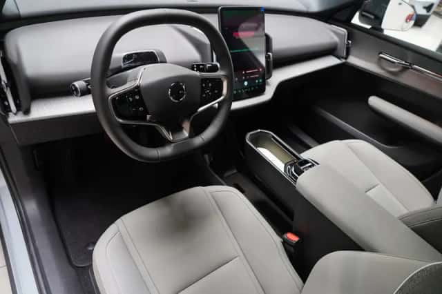 Volvo EX30 (2025) thumbnail 10