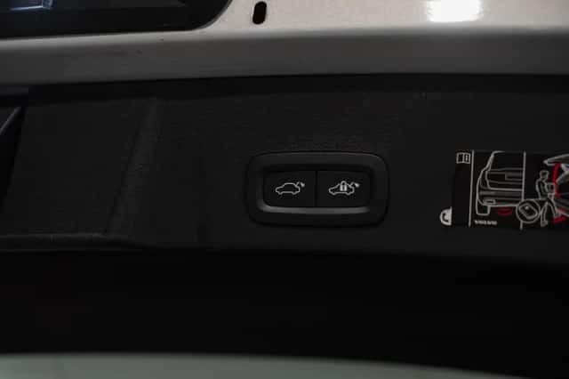 Volvo XC40 (2021) thumbnail 11