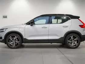Volvo XC40 (2021) thumbnail 3