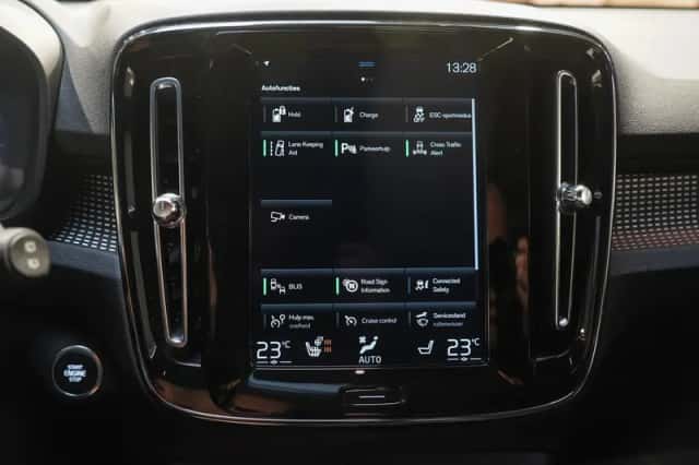 Volvo XC40 (2021) thumbnail 25