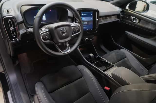 Volvo EX40 (2025) thumbnail 12