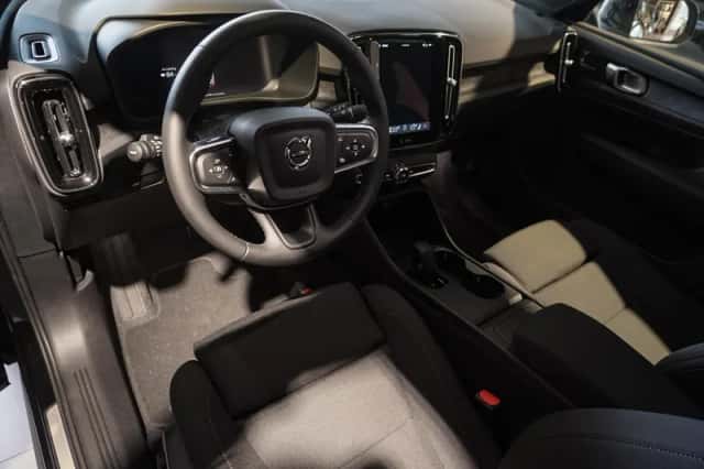 Volvo EX40 (2026) thumbnail 3