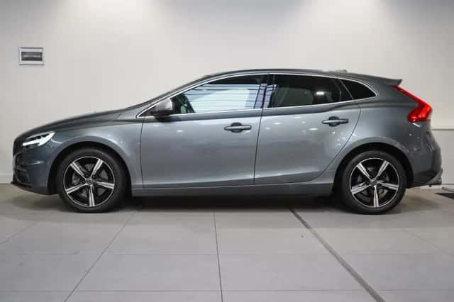 Volvo V40 (2020) thumbnail 3