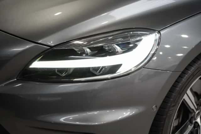 Volvo V40 (2020) thumbnail 4