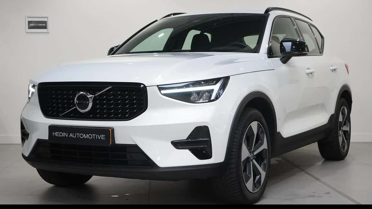 Volvo XC40 (2025) — foto 1