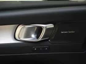 Volvo XC40 (2025) thumbnail 15