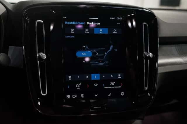 Volvo C40 (2025) thumbnail 13