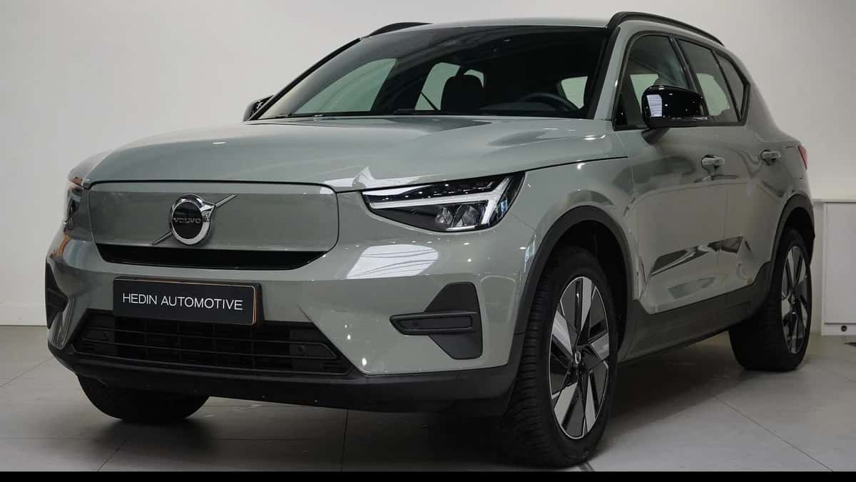 Volvo EX40 (2025) — foto 1
