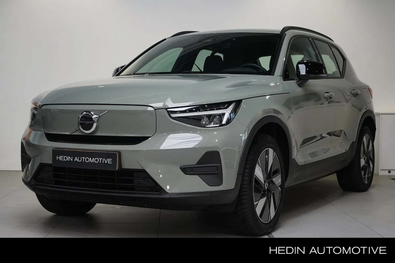 Volvo EX40 (2025) — foto 1