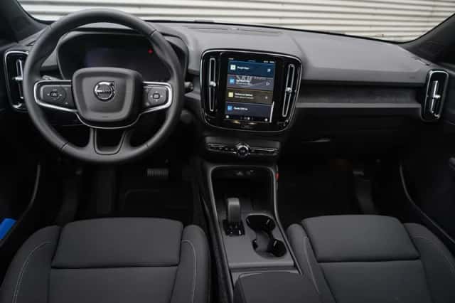 Volvo EX40 (2025) thumbnail 11