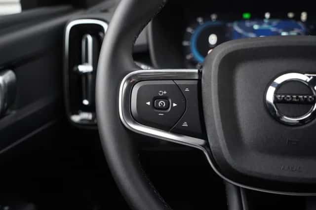 Volvo EX40 (2025) thumbnail 16