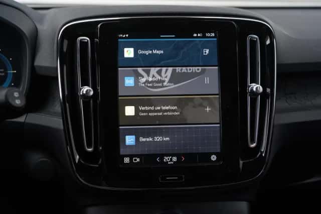 Volvo EX40 (2025) thumbnail 18