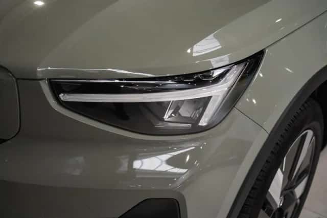 Volvo EX40 (2025) thumbnail 4