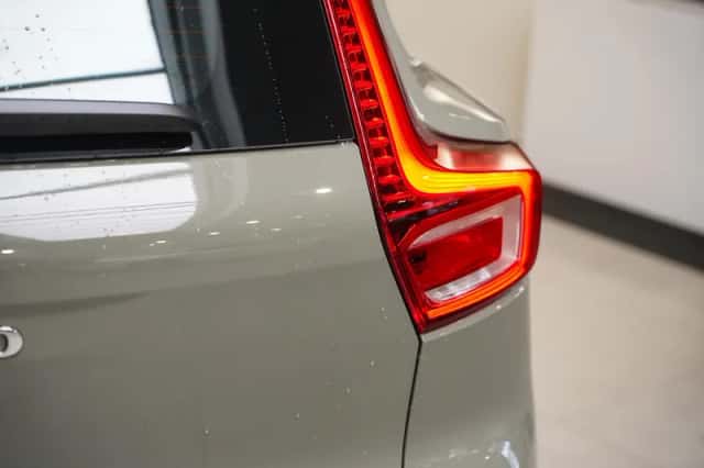 Volvo EX40 (2025) thumbnail 9