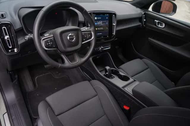 Volvo EX40 (2025) thumbnail 10