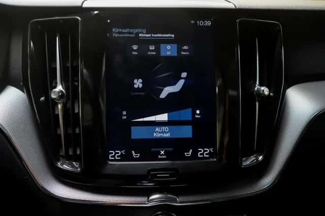 Volvo XC60 (2018) thumbnail 23