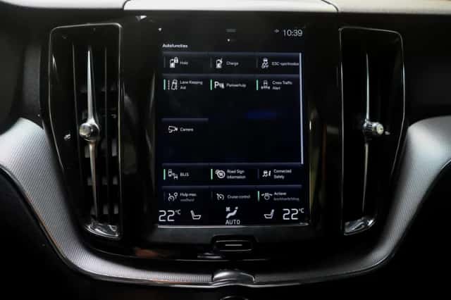 Volvo XC60 (2018) thumbnail 24