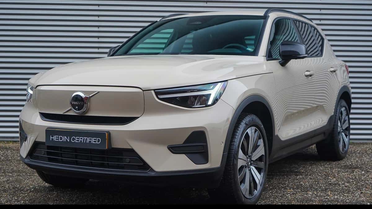 Volvo EX40 (2025) — foto 1
