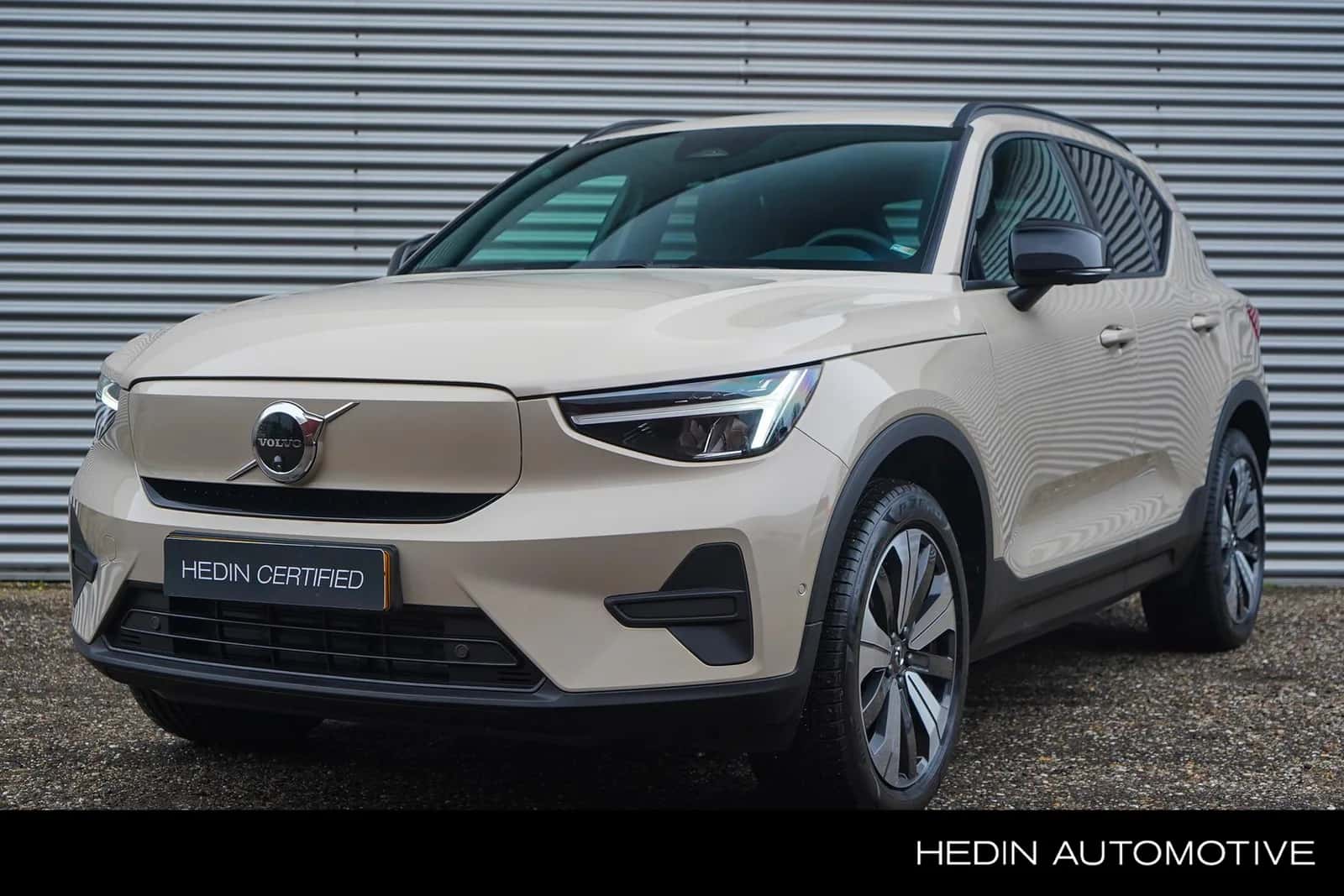 Volvo EX40 (2025) — foto 1