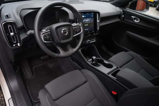 Volvo EX40 (2025) thumbnail 12
