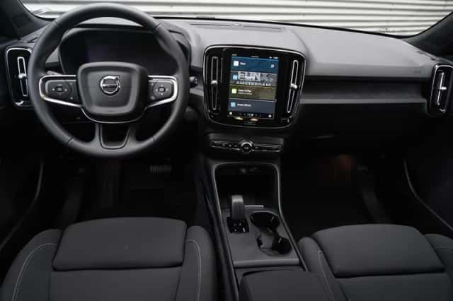 Volvo EX40 (2025) thumbnail 13