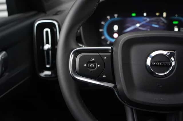 Volvo EX40 (2025) thumbnail 18