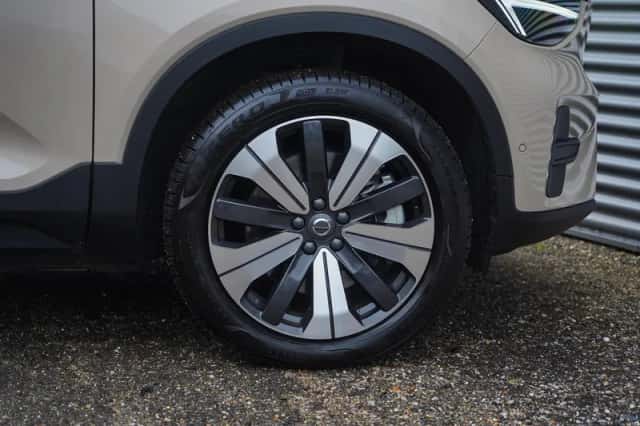 Volvo EX40 (2025) thumbnail 8