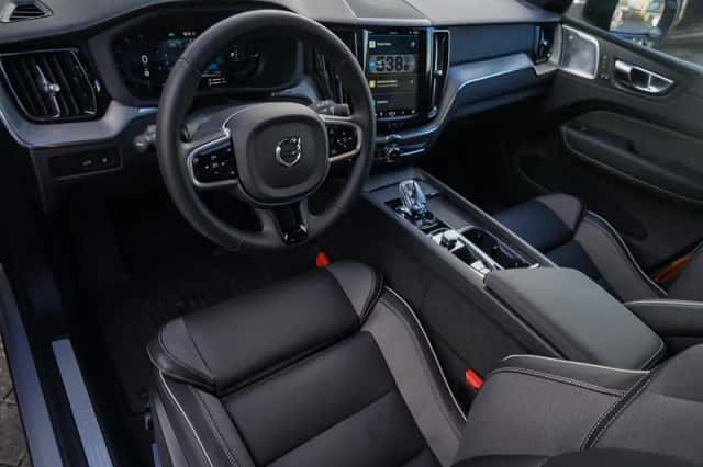 Volvo XC60 (2025) thumbnail 12