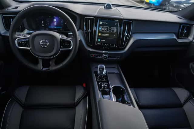 Volvo XC60 (2025) thumbnail 13