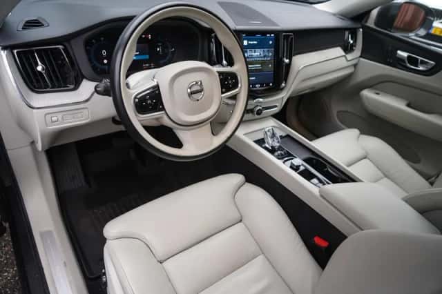 Volvo XC60 (2022) thumbnail 12