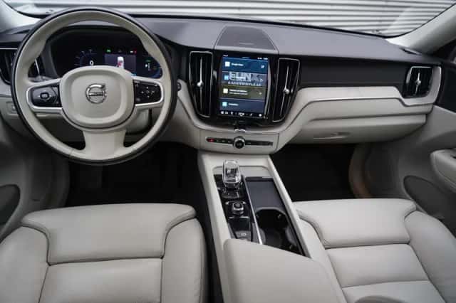 Volvo XC60 (2022) thumbnail 13