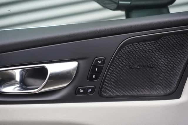 Volvo XC60 (2022) thumbnail 15