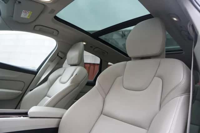 Volvo XC60 (2022) thumbnail 17