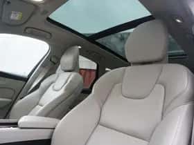 Volvo XC60 (2022) thumbnail 17