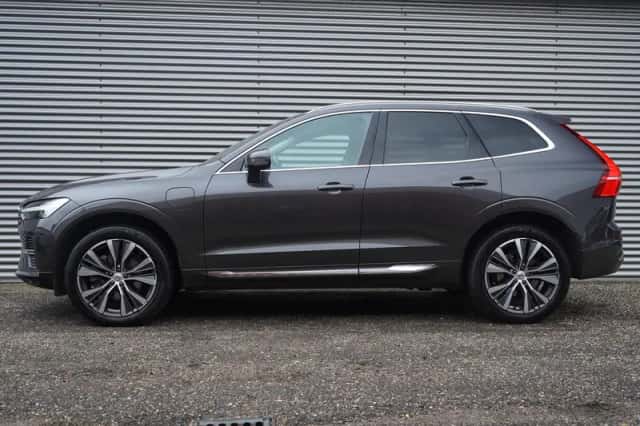 Volvo XC60 (2022) thumbnail 3