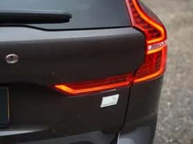 Volvo XC60 (2022) thumbnail 9