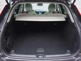 Volvo XC60 (2022) thumbnail 10